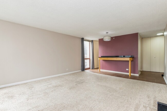 Building Photo - 200 N Dearborn St