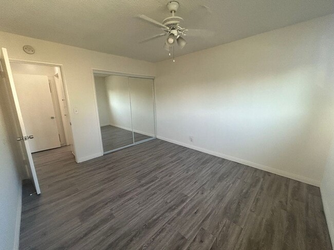 Foto del edificio - Top Floor Apartment, 1 Bed + 1 Car Garage, Long Beach