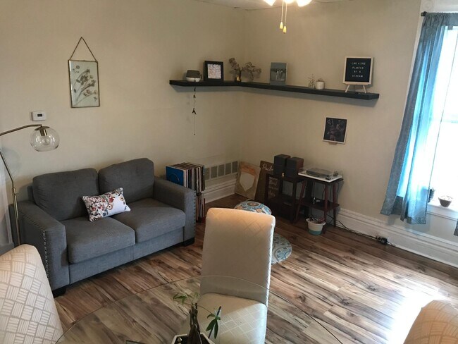 Foto del edificio - 401 E 5th St