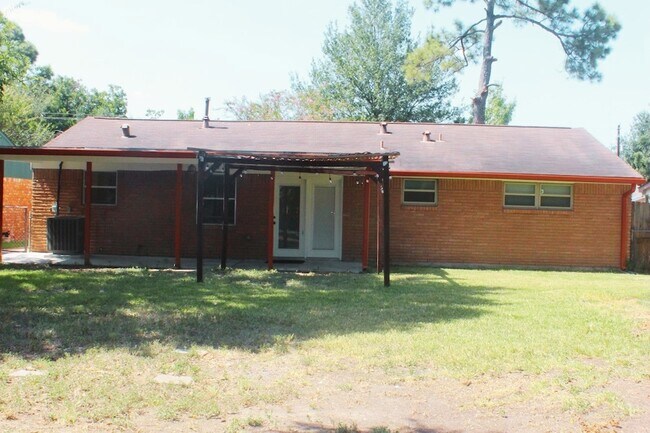Foto del edificio - 5747 Greencraig Dr