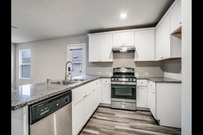 Building Photo - 5539 Midcrown Dr