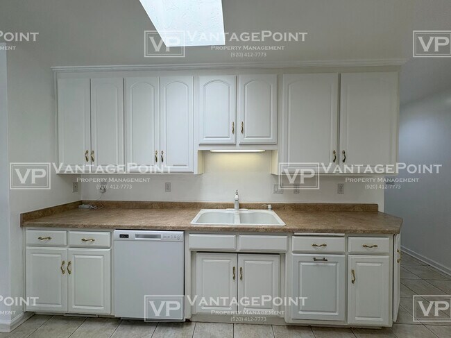 Building Photo - 1684 Twin Lakes Cir