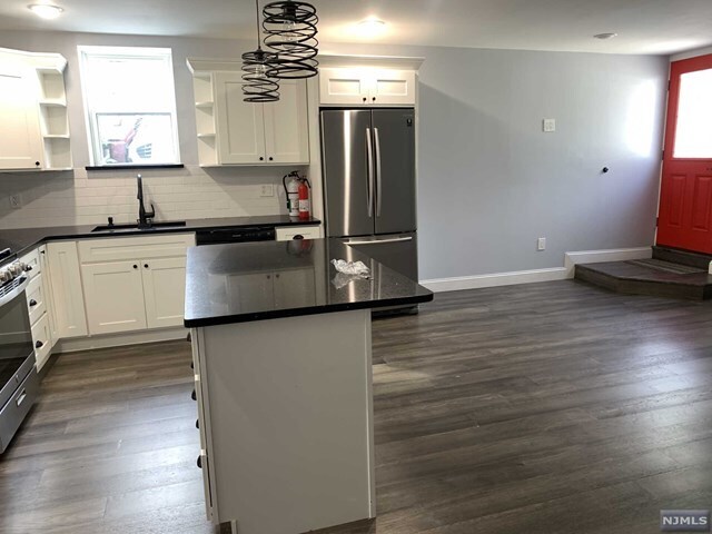 Building Photo - 60 Garibaldi Avenue, Unit 1