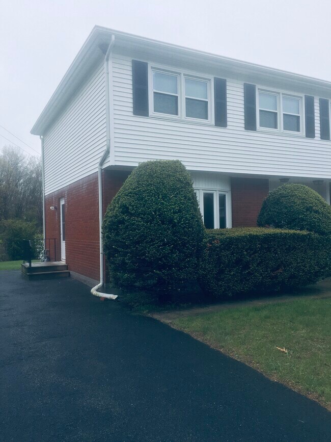 2 Ledgewood Dr Unit 2A, Albany, NY 12205 Apartments in Albany, NY