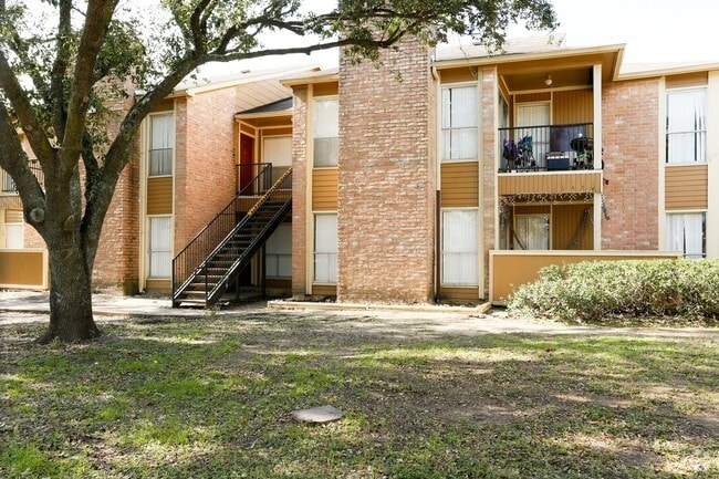 Building Photo - Villa Adora Apartments