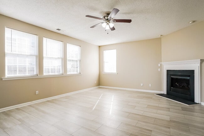 Foto del edificio - 6011 Paducah Dr