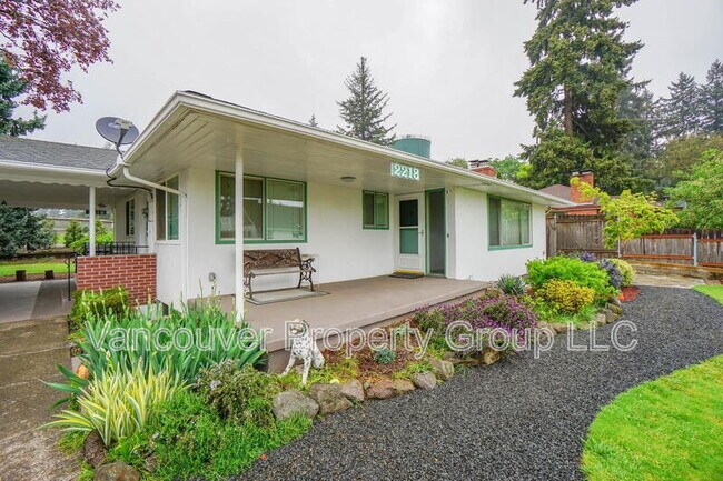 Foto del edificio - 2218 E 18th St