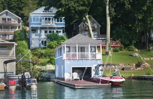 Building Photo - 307 Lakeside Blvd