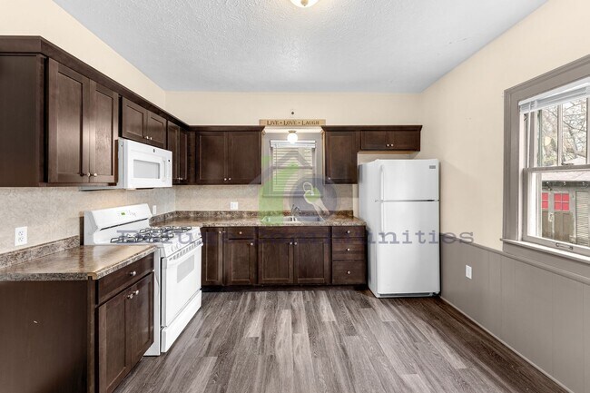 Foto del edificio - WEST SIDE! 2 Bedroom Single Family Home! JUST LISTED!