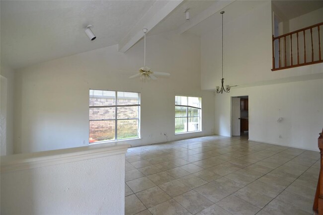 Building Photo - 12410 Meadow Briar Dr