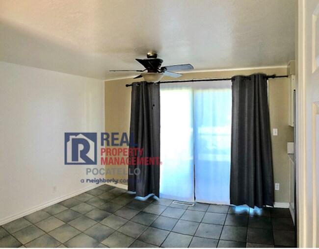 Foto del edificio - Amazing 5 Bedroom 2 Bathroom Home For Rent