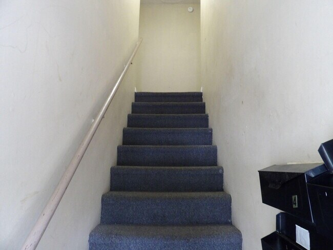 Building Photo - 102 Woodhill Ln