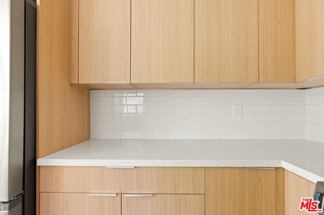 Foto del edificio - 2671 Benedict St