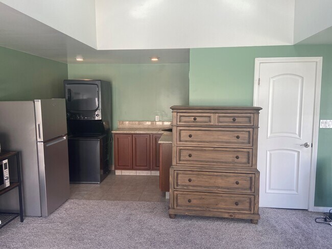 kitchenette - 8021 Belton Dr