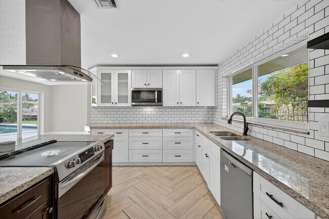 Foto del edificio - 1460 NE 57th Ct