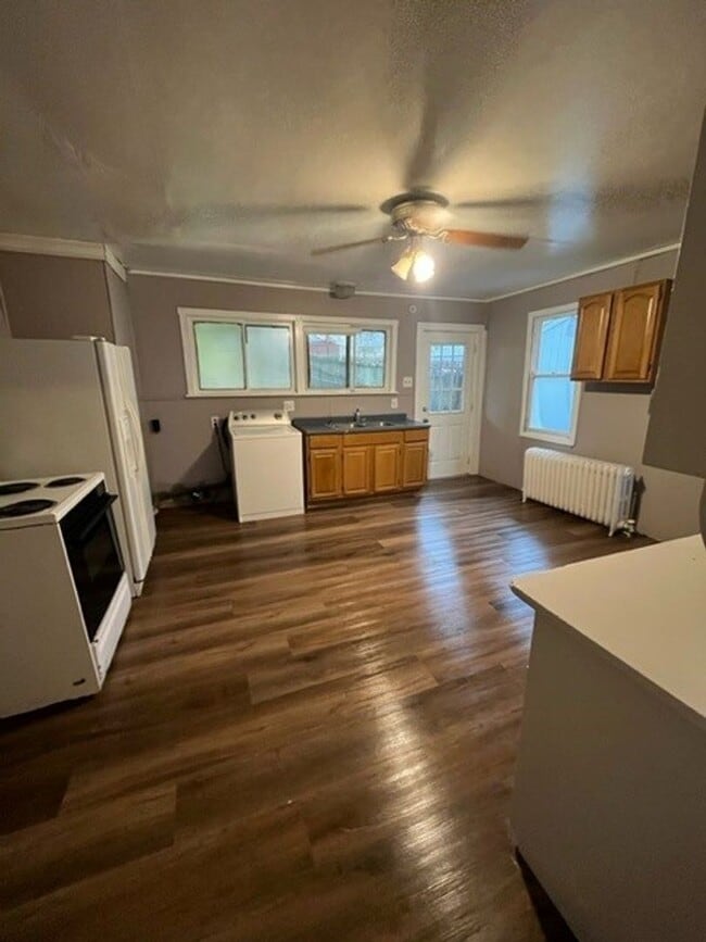 Building Photo - 3 bedroom 1 bathroom