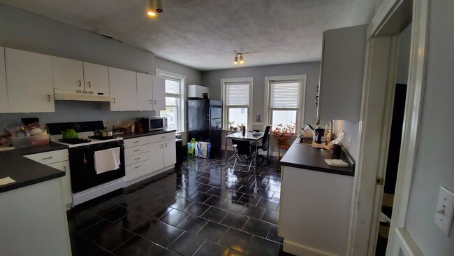 Foto del edificio - 35 MAPLE ST