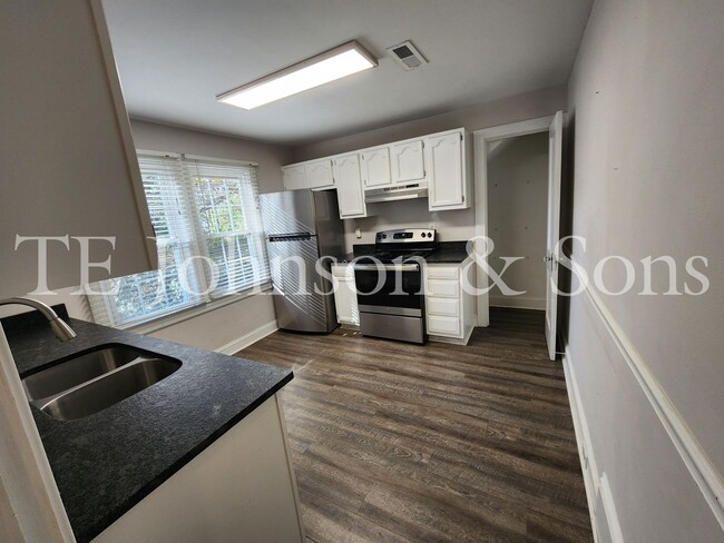 Building Photo - Charming Duplex near Atrium Heath Wake For...