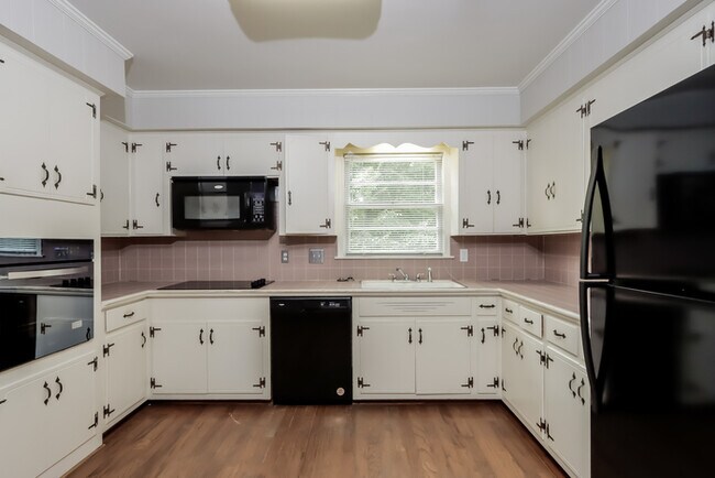 Foto del edificio - Gorgeous 4 Bedroom in Montgomery!