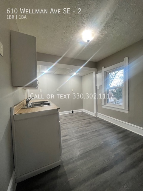 Building Photo - One bedroom upper level apartment for rent...