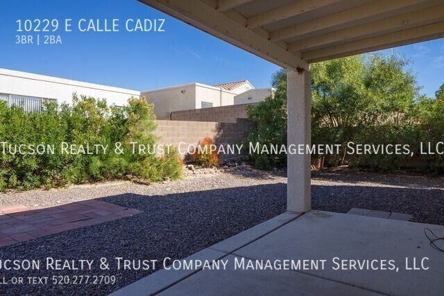 Building Photo - 10229 E Calle Cadiz