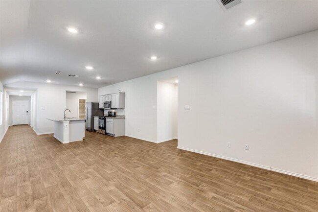 Foto del edificio - 250 Granary Dr