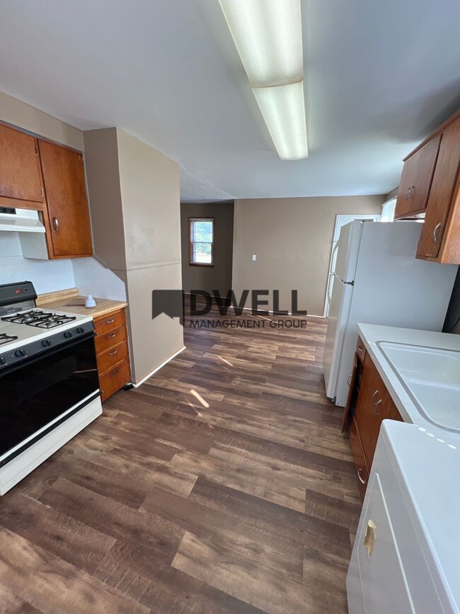Building Photo - 407 West Main Street Duplex