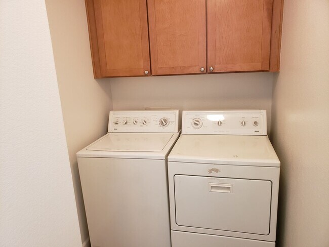 Building Photo - WillowGlen: Beautiful 3 Bedroom 3 Bathroom...