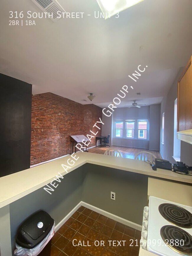 Building Photo - Spacious apartment located in Queen Village!