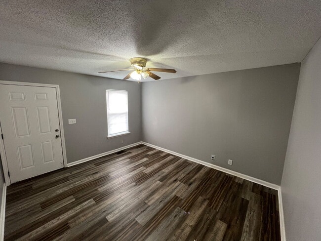 Building Photo - 204 B  Arkansas Ave Oak Grove KY 42262