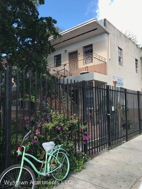 Foto del edificio - 1720 NW 1st Pl