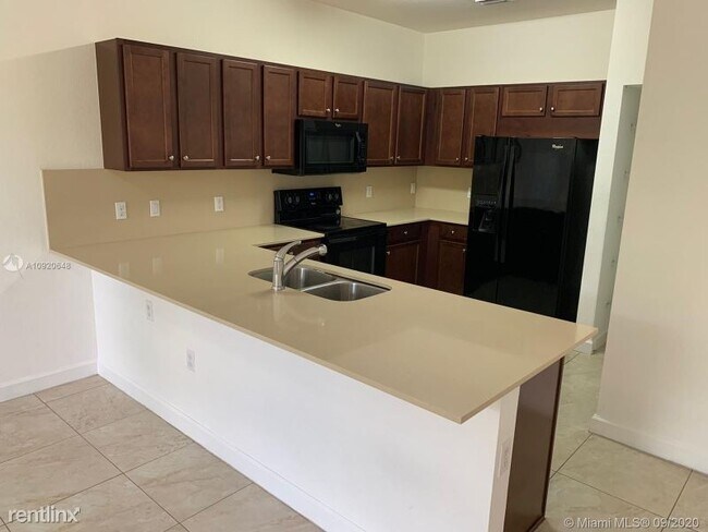 Foto del edificio - 290 NW 109th Ave