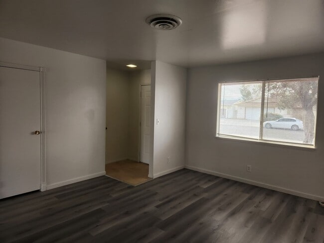 Building Photo - Affordable single story centrally located in Las Vegas.