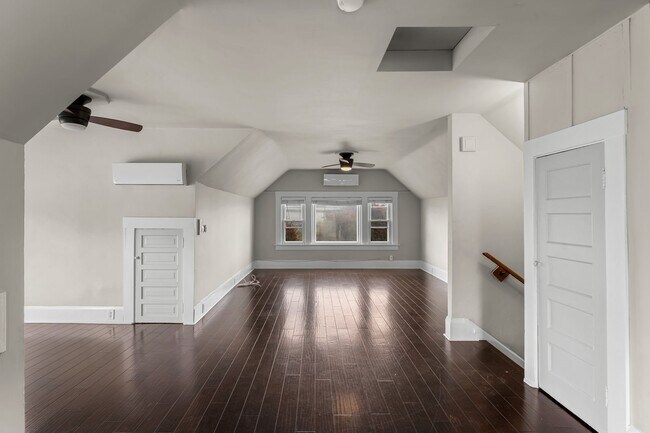 Foto del edificio - 531-535 W Juniper Street