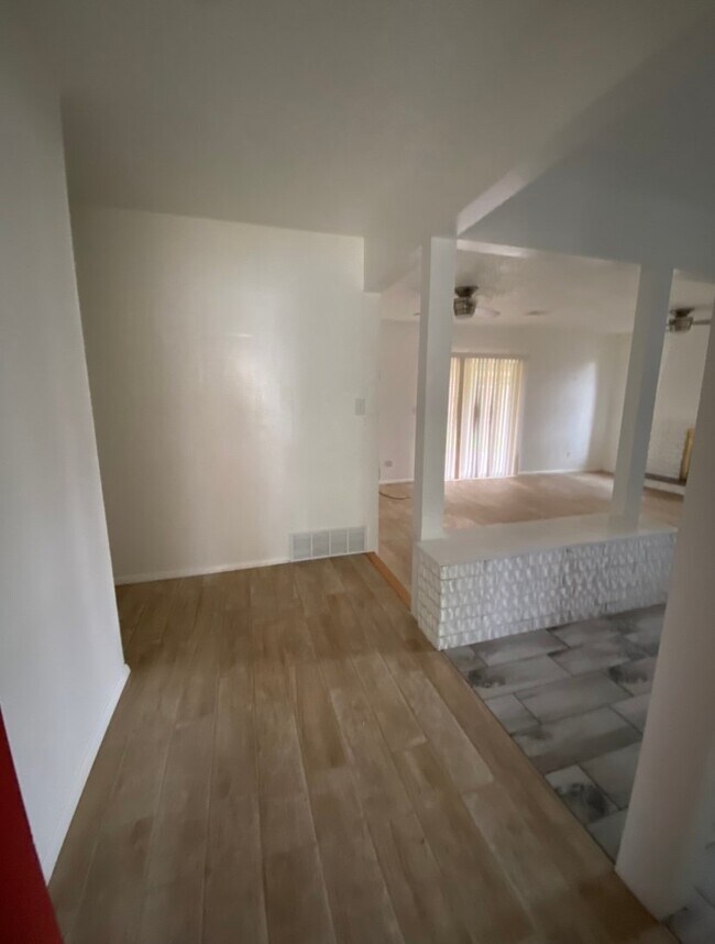Foto del edificio - 7105 S McKinley Ave