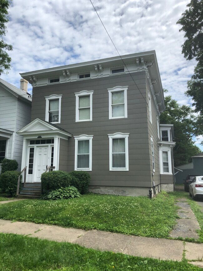Foto del edificio - 104 W Cayuga St