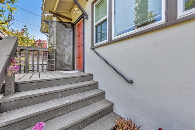 Building Photo - 899 54th St