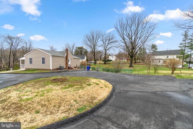 Foto del edificio - 8553 Davis Rd