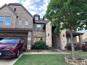 Building Photo - 912 Foxtail Dr