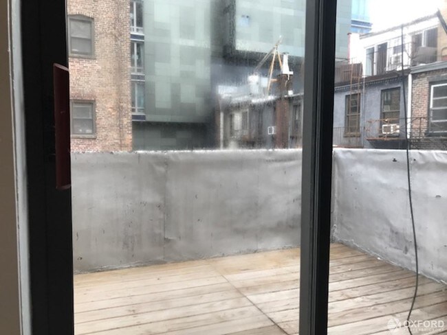Building Photo - 304 E 78th St