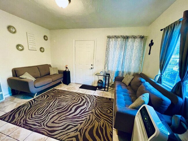 Foto del edificio - 2 br, 1 bath House - 3100 35th Ave