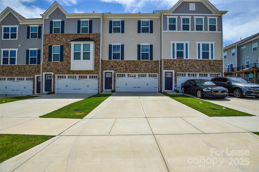 Primary Photo - 9833 Oaklawn Blvd NW