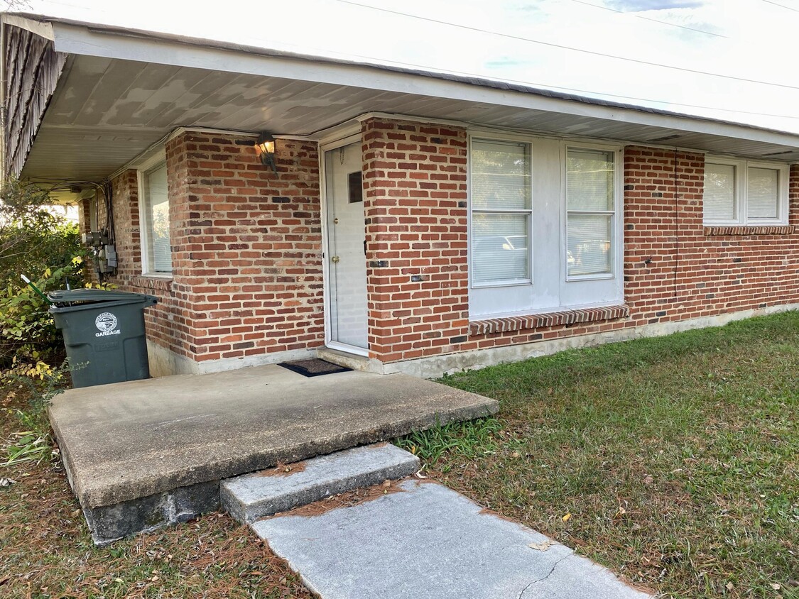 Primary Photo - 4602 Fall Creek Rd