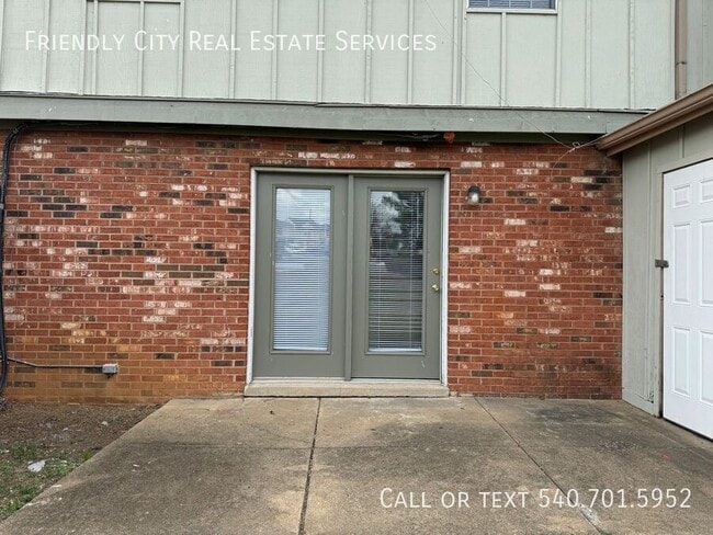 Building Photo - 3E Holly Ct-
