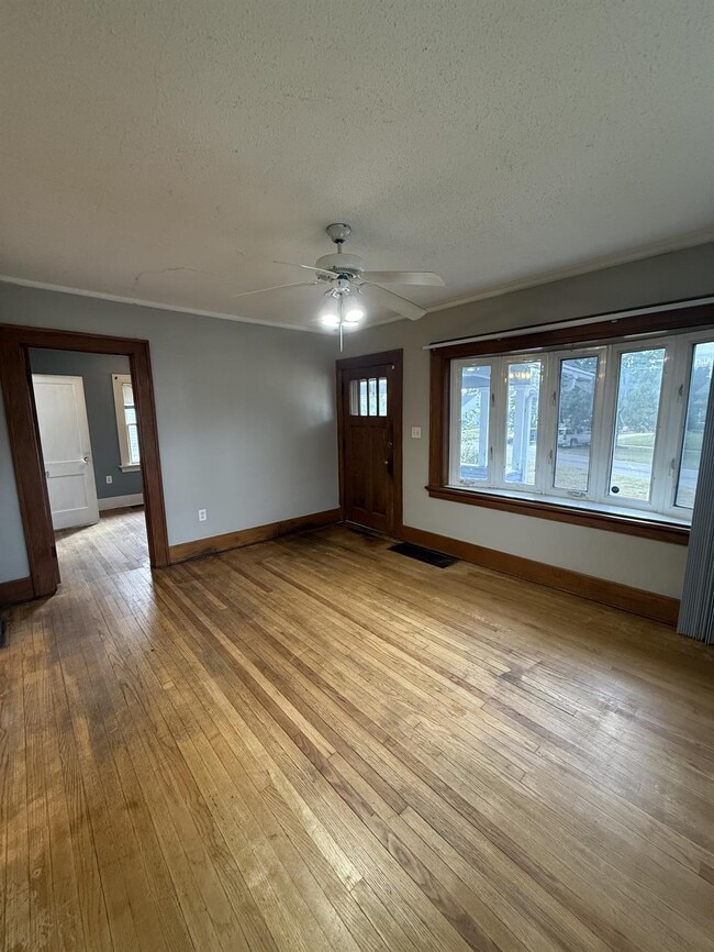 Building Photo - 2417 E Ave NE