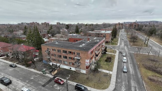  - 7211 Av Fielding