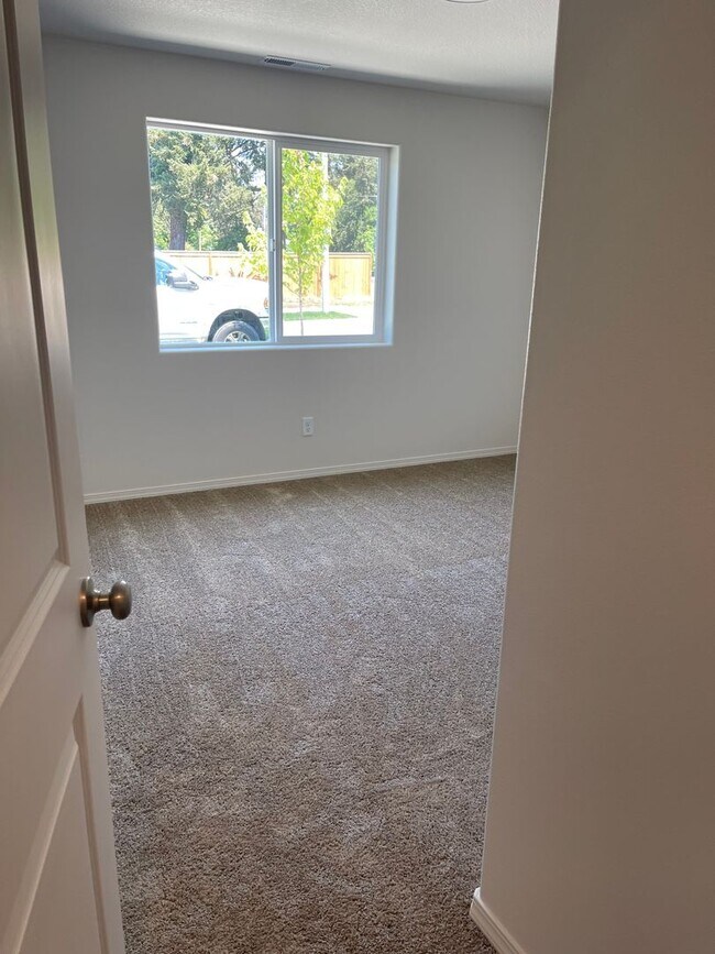 Foto del edificio - Newer 3 Bedroom, 2 Bathroom, 2 Car Garage,...