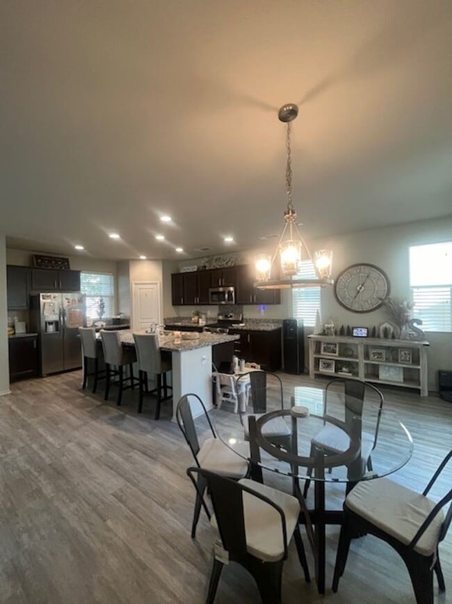 Building Photo - 40078 Calle Real