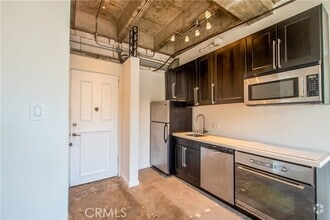 Building Photo - 140 Linden Ave