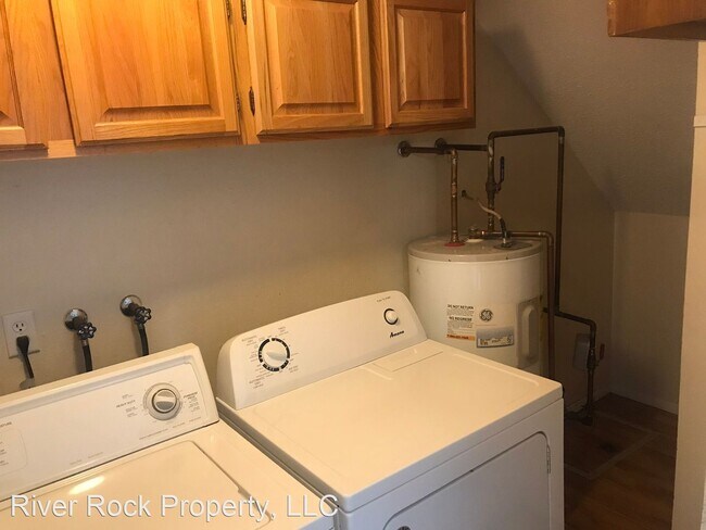 Building Photo - 3 br, 1 bath House - 440 22nd St E